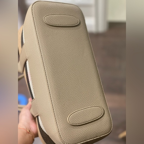 99% new handbag shoulder bag - Picture 3 of 10